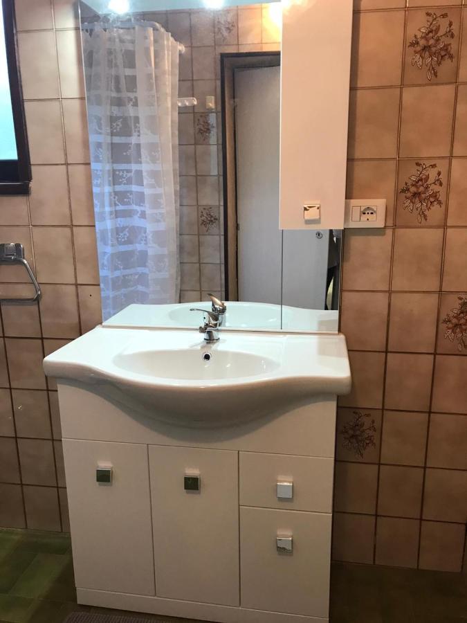 Villa Immersa Nel Verde A Lanzo dʼIntelvi Dış mekan fotoğraf